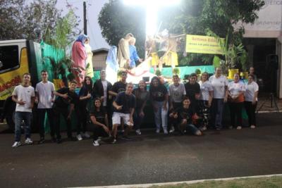 Milhares de FiÃ©is percorreram os Ãºltimos passos de Jesus Cristo na ProcissÃ£o Luminosa