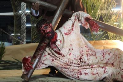 Milhares de FiÃ©is percorreram os Ãºltimos passos de Jesus Cristo na ProcissÃ£o Luminosa