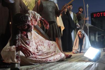 Milhares de FiÃ©is percorreram os Ãºltimos passos de Jesus Cristo na ProcissÃ£o Luminosa