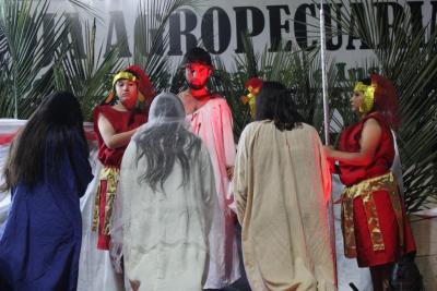 Milhares de FiÃ©is percorreram os Ãºltimos passos de Jesus Cristo na ProcissÃ£o Luminosa
