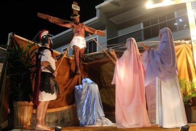Milhares de FiÃ©is percorreram os Ãºltimos passos de Jesus Cristo na ProcissÃ£o Luminosa