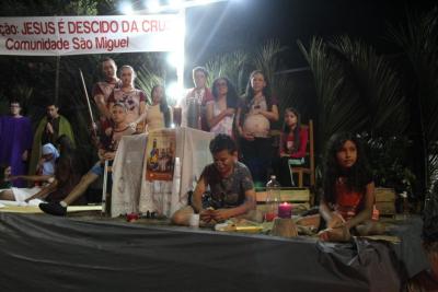 Milhares de FiÃ©is percorreram os Ãºltimos passos de Jesus Cristo na ProcissÃ£o Luminosa