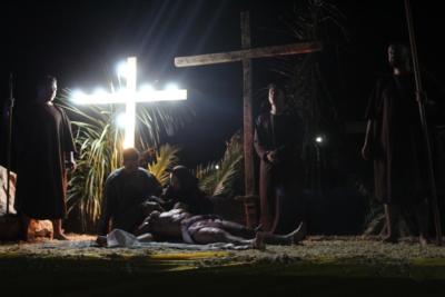 Milhares de FiÃ©is percorreram os Ãºltimos passos de Jesus Cristo na ProcissÃ£o Luminosa