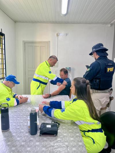 PRF realizou Comando de SaÃºde, com aÃ§Ã£o especÃ­fica voltada Ã  aferiÃ§Ã£o de pressÃ£o arterial dos caminheiros