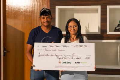 Cooperada da Cresol Vale das Ãguas PR/MG Ã© contemplada com prÃªmio de R$100 mil reais da Icatu Seguros 