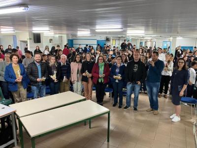 ColÃ©gio Gildo promove debate com escritores laranjeirenses para celebrar o dia do livro infantil
