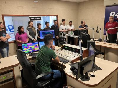 LS: Nesta quarta-feira, a RÃ¡dio Campo Aberto FM recebeu a 1Âª Turma do Projeto "Jovens Comunicadores" 