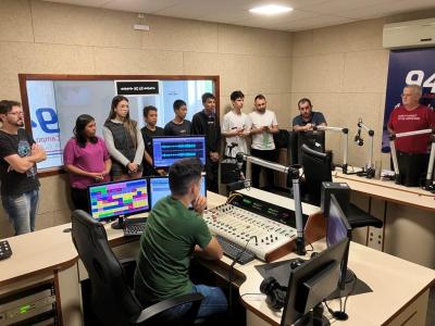 LS: Nesta quarta-feira, a RÃ¡dio Campo Aberto FM recebeu a 1Âª Turma do Projeto "Jovens Comunicadores" 