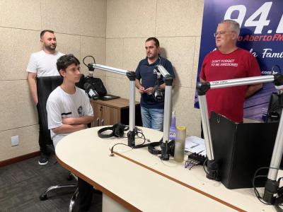 LS: Nesta quarta-feira, a RÃ¡dio Campo Aberto FM recebeu a 1Âª Turma do Projeto "Jovens Comunicadores" 