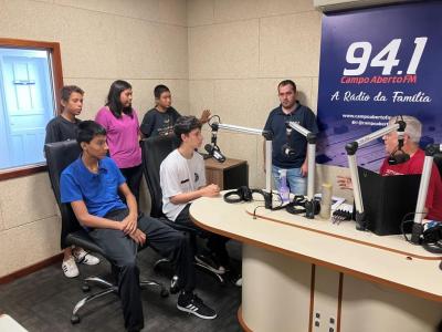 LS: Nesta quarta-feira, a RÃ¡dio Campo Aberto FM recebeu a 1Âª Turma do Projeto "Jovens Comunicadores" 