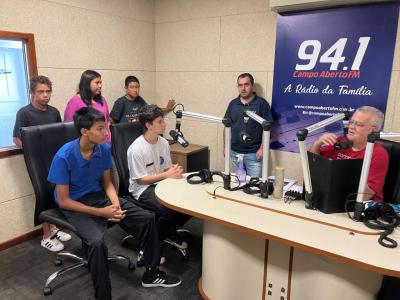 LS: Nesta quarta-feira, a RÃ¡dio Campo Aberto FM recebeu a 1Âª Turma do Projeto "Jovens Comunicadores" 