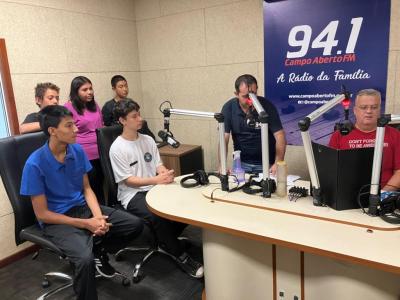 LS: Nesta quarta-feira, a RÃ¡dio Campo Aberto FM recebeu a 1Âª Turma do Projeto "Jovens Comunicadores" 