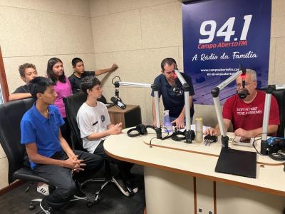 LS: Nesta quarta-feira, a RÃ¡dio Campo Aberto FM recebeu a 1Âª Turma do Projeto "Jovens Comunicadores" 