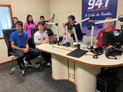 LS: Nesta quarta-feira, a RÃ¡dio Campo Aberto FM recebeu a 1Âª Turma do Projeto "Jovens Comunicadores" 
