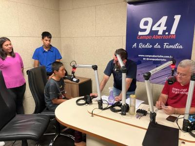 LS: Nesta quarta-feira, a RÃ¡dio Campo Aberto FM recebeu a 1Âª Turma do Projeto "Jovens Comunicadores" 