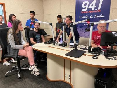 LS: Nesta quarta-feira, a RÃ¡dio Campo Aberto FM recebeu a 1Âª Turma do Projeto "Jovens Comunicadores" 