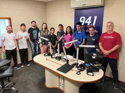 LS: Nesta quarta-feira, a RÃ¡dio Campo Aberto FM recebeu a 1Âª Turma do Projeto "Jovens Comunicadores" 