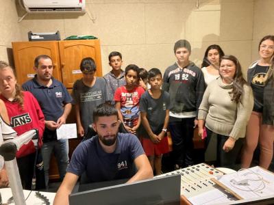 LS: Nesta quarta-feira, a RÃ¡dio Campo Aberto FM recebeu a 1Âª Turma do Projeto "Jovens Comunicadores" 