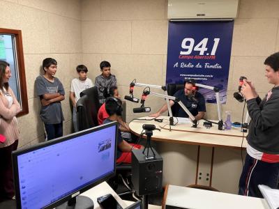 LS: Nesta quarta-feira, a RÃ¡dio Campo Aberto FM recebeu a 1Âª Turma do Projeto "Jovens Comunicadores" 