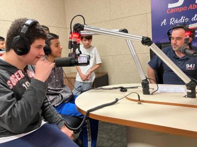 LS: Nesta quarta-feira, a RÃ¡dio Campo Aberto FM recebeu a 1Âª Turma do Projeto "Jovens Comunicadores" 