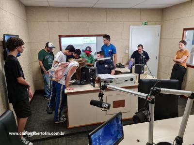 Etapa das visitas a Campo Aberto FM do Projeto Jovens Comunicadores foi concluÃ­da nesta segunda (29)