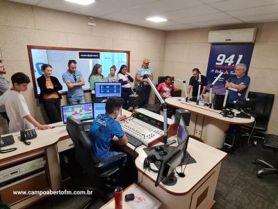 Etapa das visitas a Campo Aberto FM do Projeto Jovens Comunicadores foi concluída nesta segunda (29)