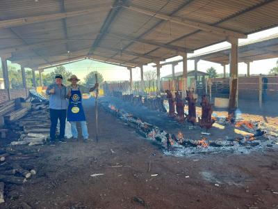 LS: Costelada do Rotary recebeu centenas de pessoas para comemorar o Dia do Trabalhador