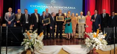 Laranjeirenses recebem tÃ­tulo de CidadÃ£o HonorÃ¡rio 