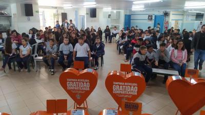 LS: ColÃ©gio Estadual Professor Gildo AluÃ­sio Schuck encerra Projeto Tampinha Reciclada, GratidÃ£o Compartilhada