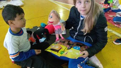 Projeto "Viajando na ImaginaÃ§Ã£o" Encanta Alunos na Escola Municipal Dr. LeocÃ¡dio JosÃ© Correia