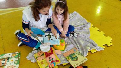 Projeto "Viajando na ImaginaÃ§Ã£o" Encanta Alunos na Escola Municipal Dr. LeocÃ¡dio JosÃ© Correia