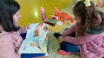 Projeto "Viajando na ImaginaÃ§Ã£o" Encanta Alunos na Escola Municipal Dr. LeocÃ¡dio JosÃ© Correia