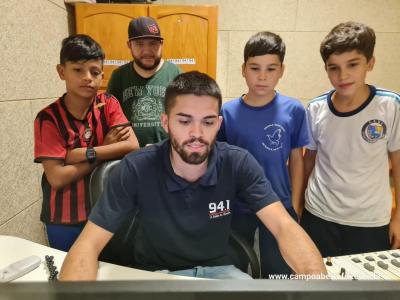 Projeto Jovens Comunicadores: Nova Turma de Alunos Participa de Oficina de RÃ¡dio na Emissora