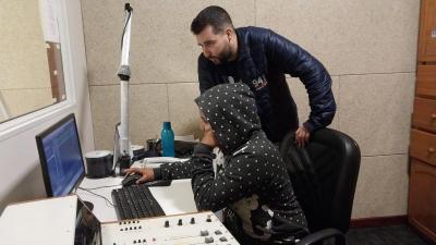 Projeto Jovens Comunicadores: Nova Turma de Alunos Participa de Oficina de RÃ¡dio na Emissora