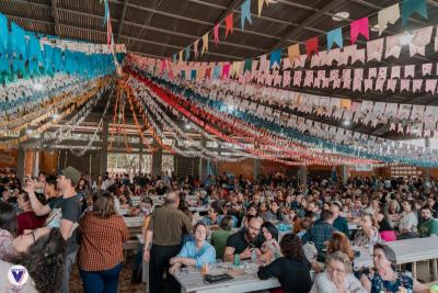 Festa da Escola Vicentina SantÂ´Ana reuniu milhares de pessoas em Laranjeiras do Sul
