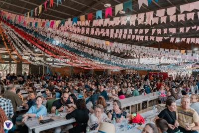 Festa da Escola Vicentina SantÂ´Ana reuniu milhares de pessoas em Laranjeiras do Sul
