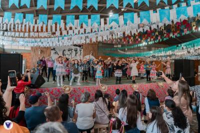 Festa da Escola Vicentina SantÂ´Ana reuniu milhares de pessoas em Laranjeiras do Sul