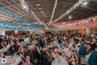Festa da Escola Vicentina SantÂ´Ana reuniu milhares de pessoas em Laranjeiras do Sul