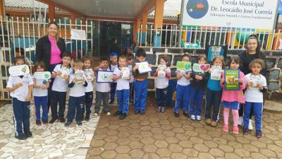 Escola municipal LeocÃ¡dio JosÃ© correia realizou panfletagem do projeto "reciclar, cuidar e preservar" 