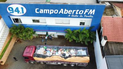 CaminhÃ£o carregado com os donativos da Campanha Cooperar com o Rio Grande segue hoje para Rocca Sales
