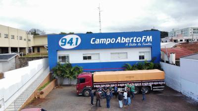CaminhÃ£o carregado com os donativos da Campanha Cooperar com o Rio Grande segue hoje para Rocca Sales