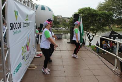 COPROSSEL E SICOOB: Celebrando o Cooperativismo com SaÃºde, Meio Ambiente e Comunidade