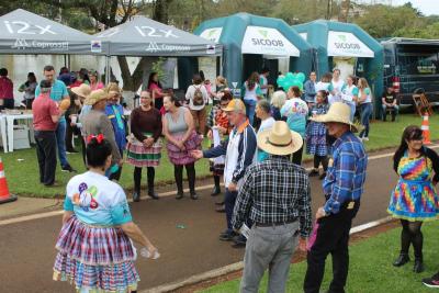 COPROSSEL E SICOOB: Celebrando o Cooperativismo com SaÃºde, Meio Ambiente e Comunidade