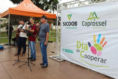 COPROSSEL E SICOOB: Celebrando o Cooperativismo com SaÃºde, Meio Ambiente e Comunidade