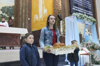 FiÃ©is lotaram a Igreja Matriz no 1Âº dia da Novena em louvor a Padroeira SantÂ´Ana