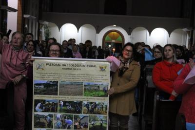 FiÃ©is lotaram a Igreja Matriz no 1Âº dia da Novena em louvor a Padroeira SantÂ´Ana
