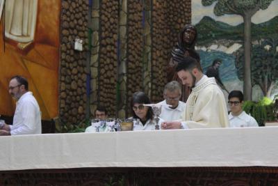 FiÃ©is lotaram a Igreja Matriz no 1Âº dia da Novena em louvor a Padroeira SantÂ´Ana