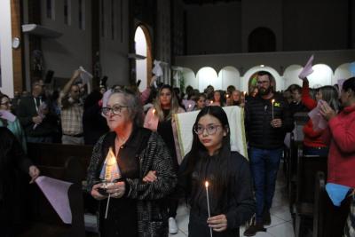 FiÃ©is lotaram a Igreja Matriz no 1Âº dia da Novena em louvor a Padroeira SantÂ´Ana