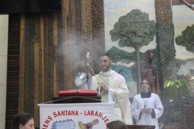 FiÃ©is lotaram a Igreja Matriz no 1Âº dia da Novena em louvor a Padroeira SantÂ´Ana