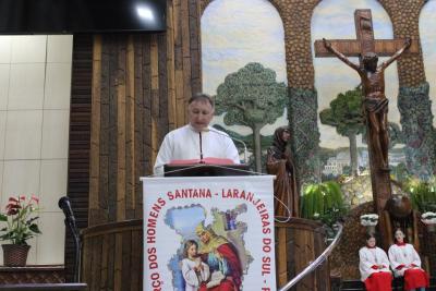 FiÃ©is lotaram a Igreja Matriz no 1Âº dia da Novena em louvor a Padroeira SantÂ´Ana